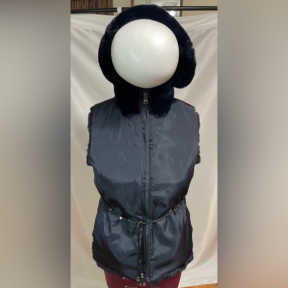 Neiman Marcus Reversible Faux Fur Hooded Vest in size M - Picture 6 of 15